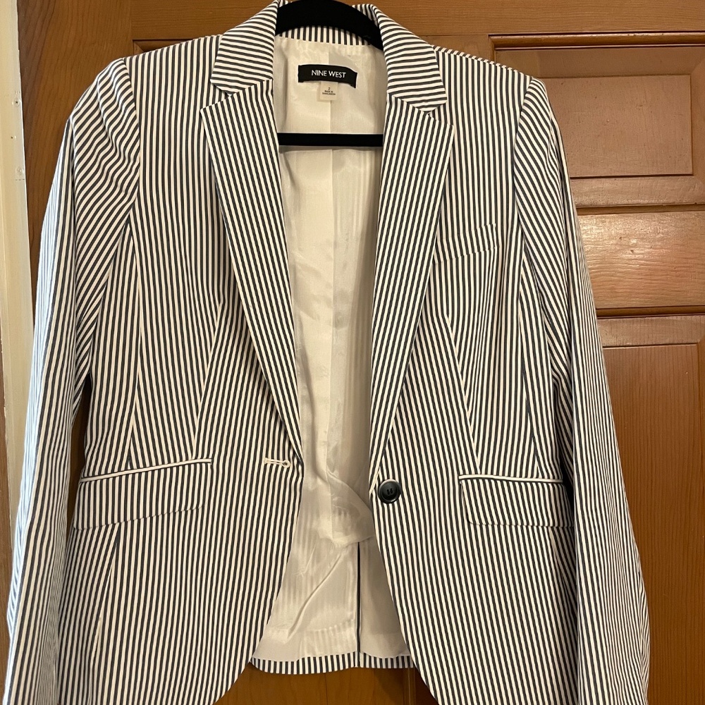 Blazer - Picture 2 of 4